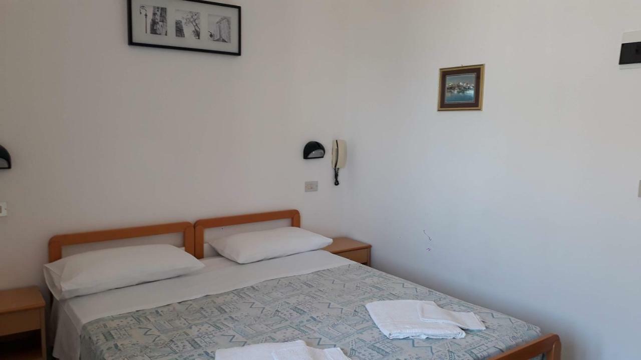 Hotel Rosa Rimini Bagian luar foto